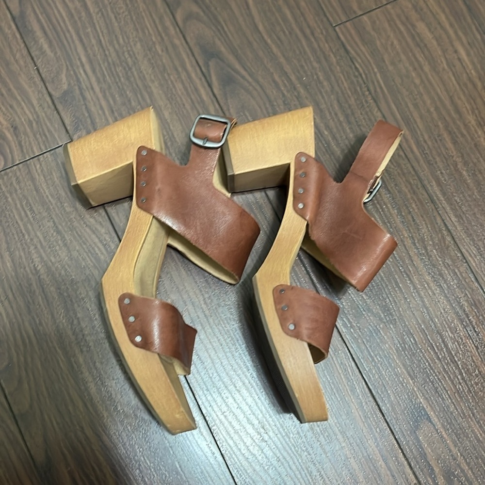 Lucky Brand Wood Block Heel Sandal Size 8 - Picture 3 of 9